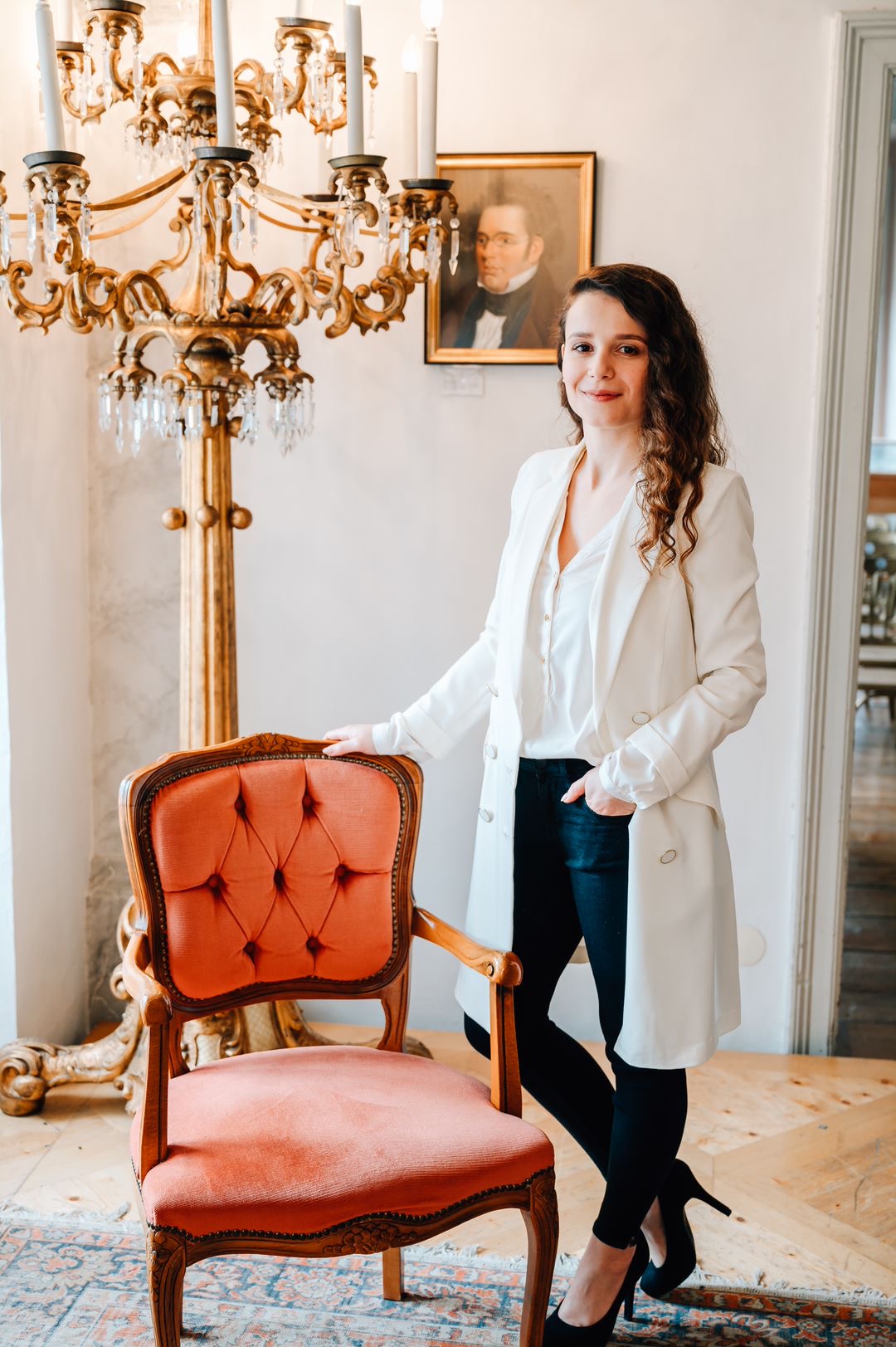 Paola Zoto, stehend